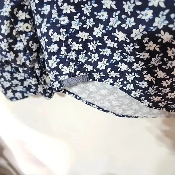American Eagle Outfitters men's floral classic fit button-up. Size small - Picture 6 of 7